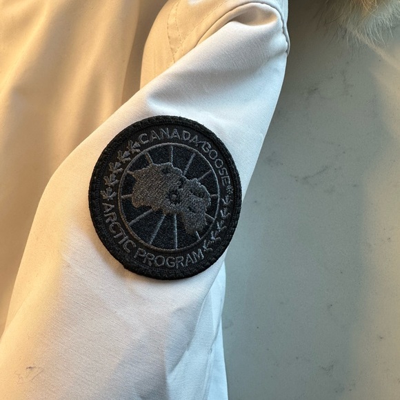 Canada Goose Men’s Chateau Parka Black Label - off white - Picture 3 of 4